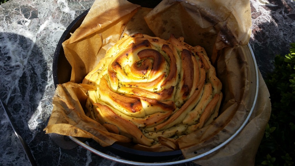 Zupfbrot aus dem 10er Dutch Oven Rooftop BBQ